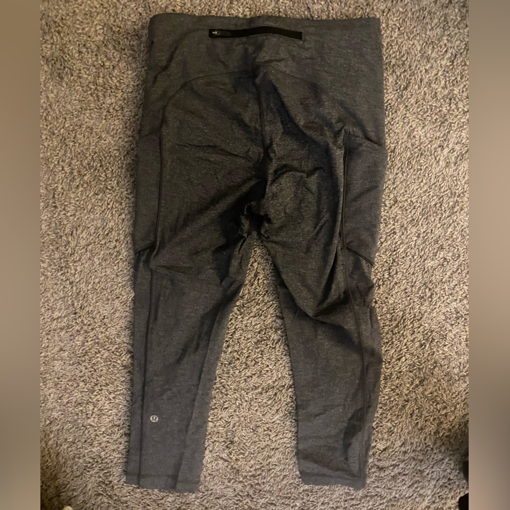 Lululemon cropped grey leggings - Picture 2 of 3